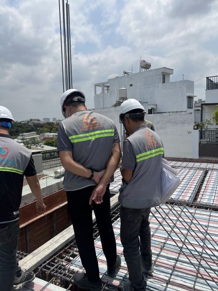 Đội ngũ kỹ sư giám sát BeHouse tại công trình