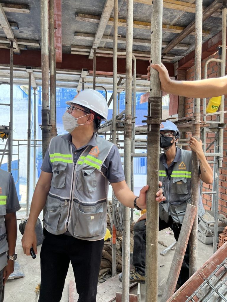 Giám sát hệ cây chống cốp pha khi thi công