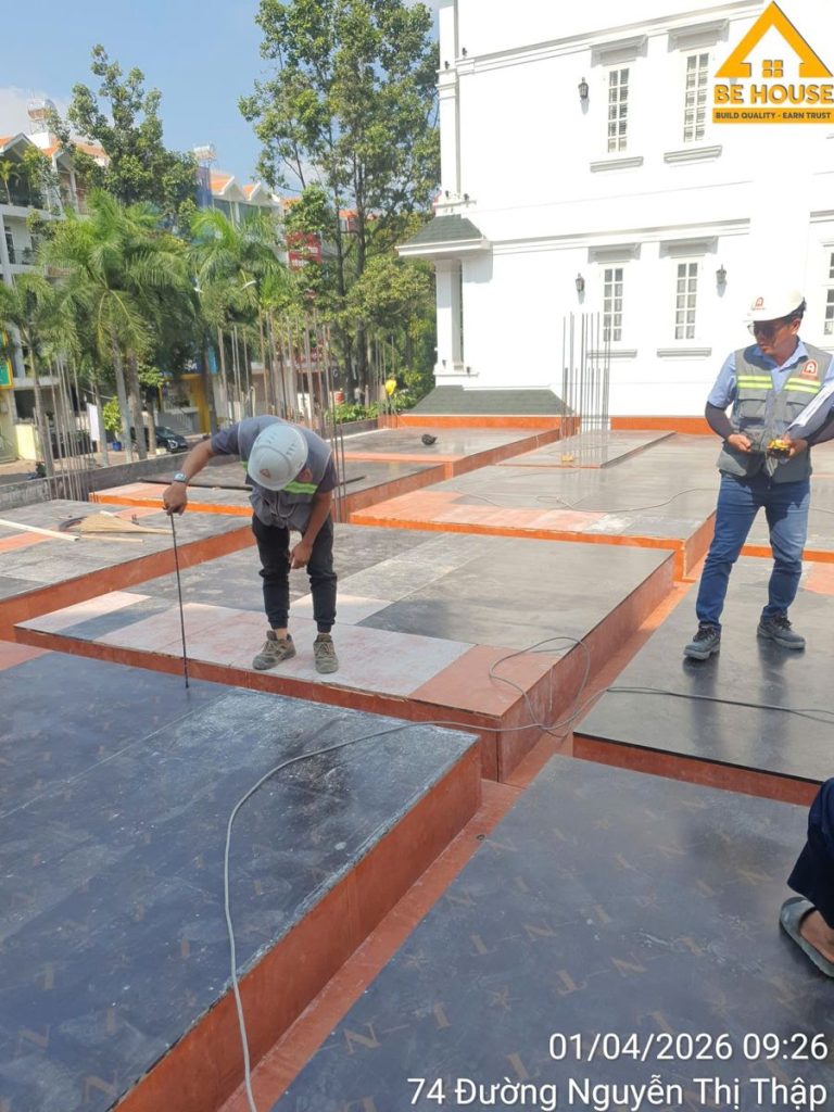 Giám sát cốp pha sàn trước khi đặt thép